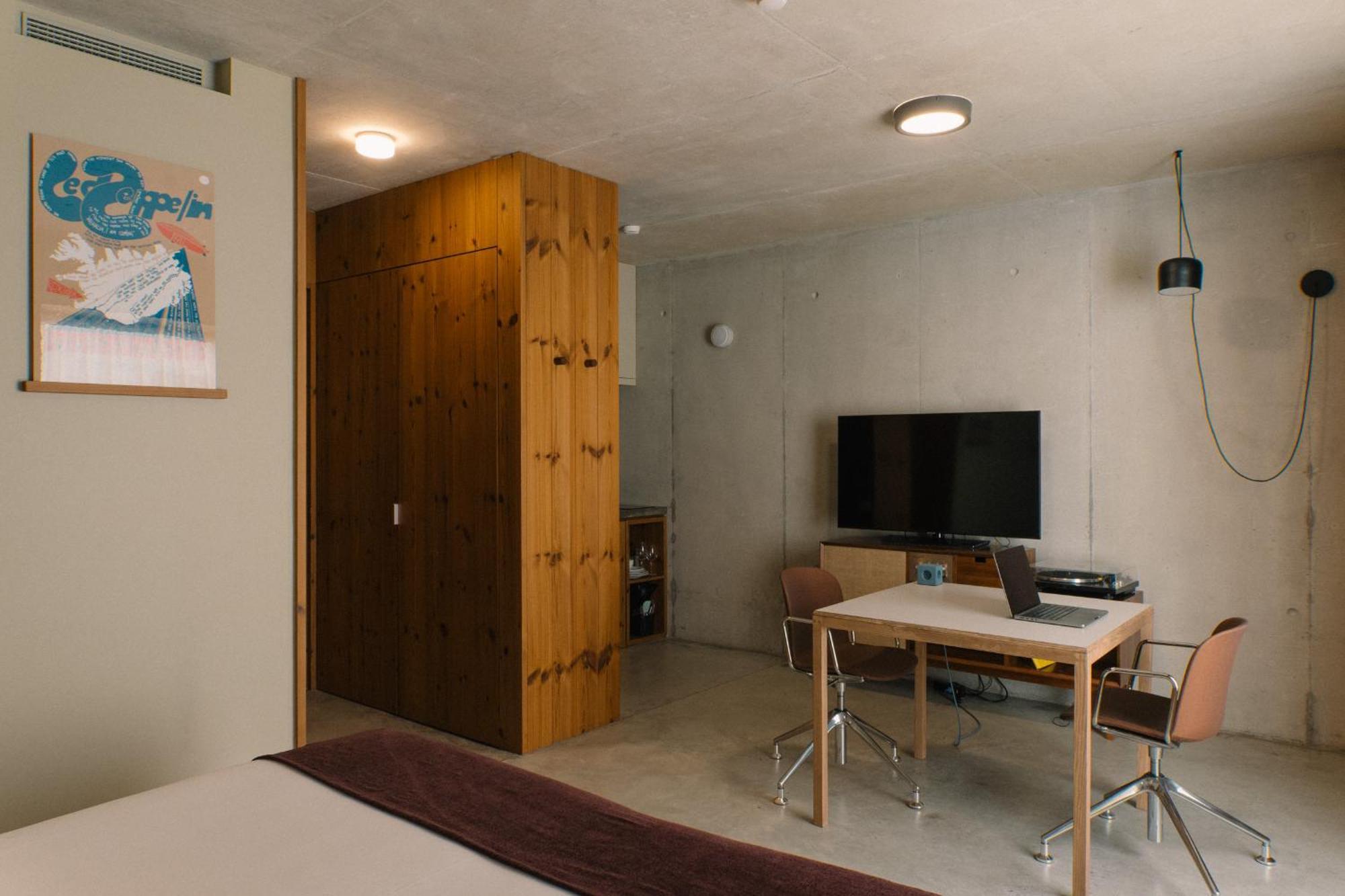 Outsite Porto Mouco Hotel Ngoại thất bức ảnh