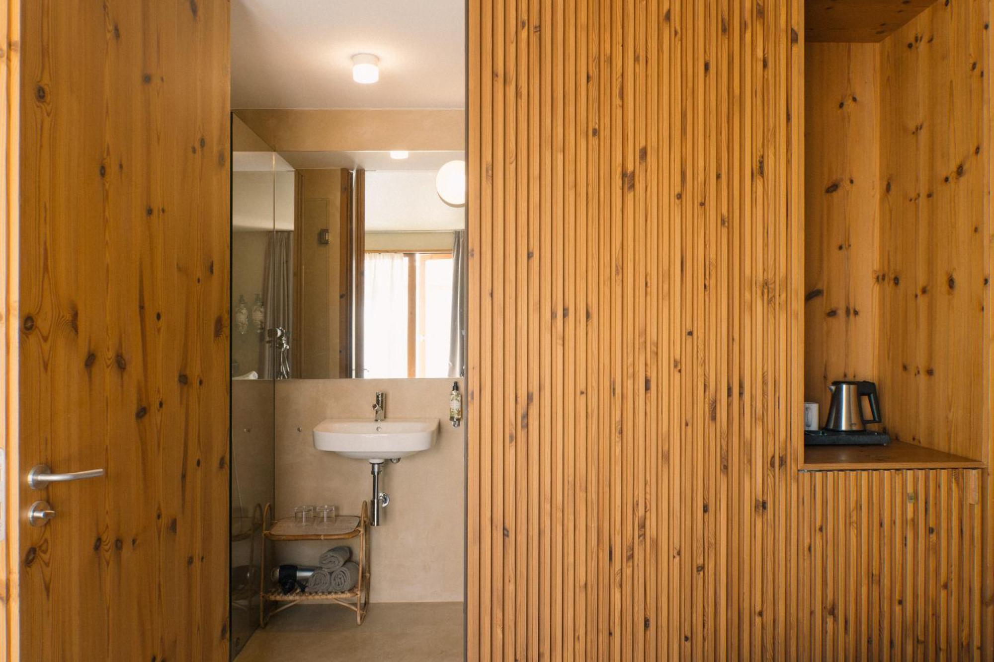 Outsite Porto Mouco Hotel Ngoại thất bức ảnh
